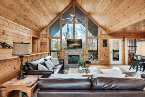 Kate's Cabin - 3 min to Dollywood! Cabin with Hot tub, Game Room, and Resort Pool!